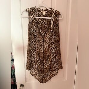 Arden B hi/low Leopard Print sleeveless blouse